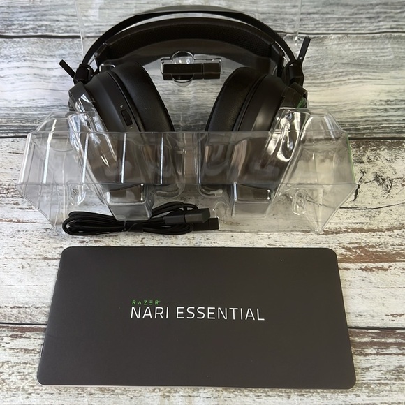 Razor Nari Essential Wireless Gaming Headset / Microphone not Included - Picture 5 of 9